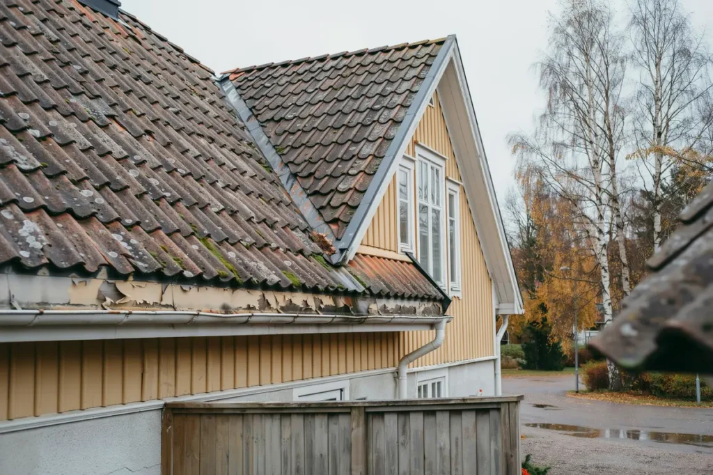 dags att byta tak tecken beslut och smarta r d f r en trygg takl ggning